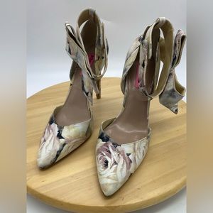 Betsey Johnson Malissa floral pattern heels (8.5)